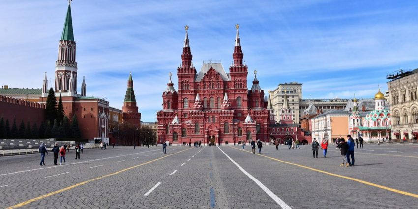 Пришедшие на пункт отбора контрактников в Москве рассказали о своем желании помочь Родине